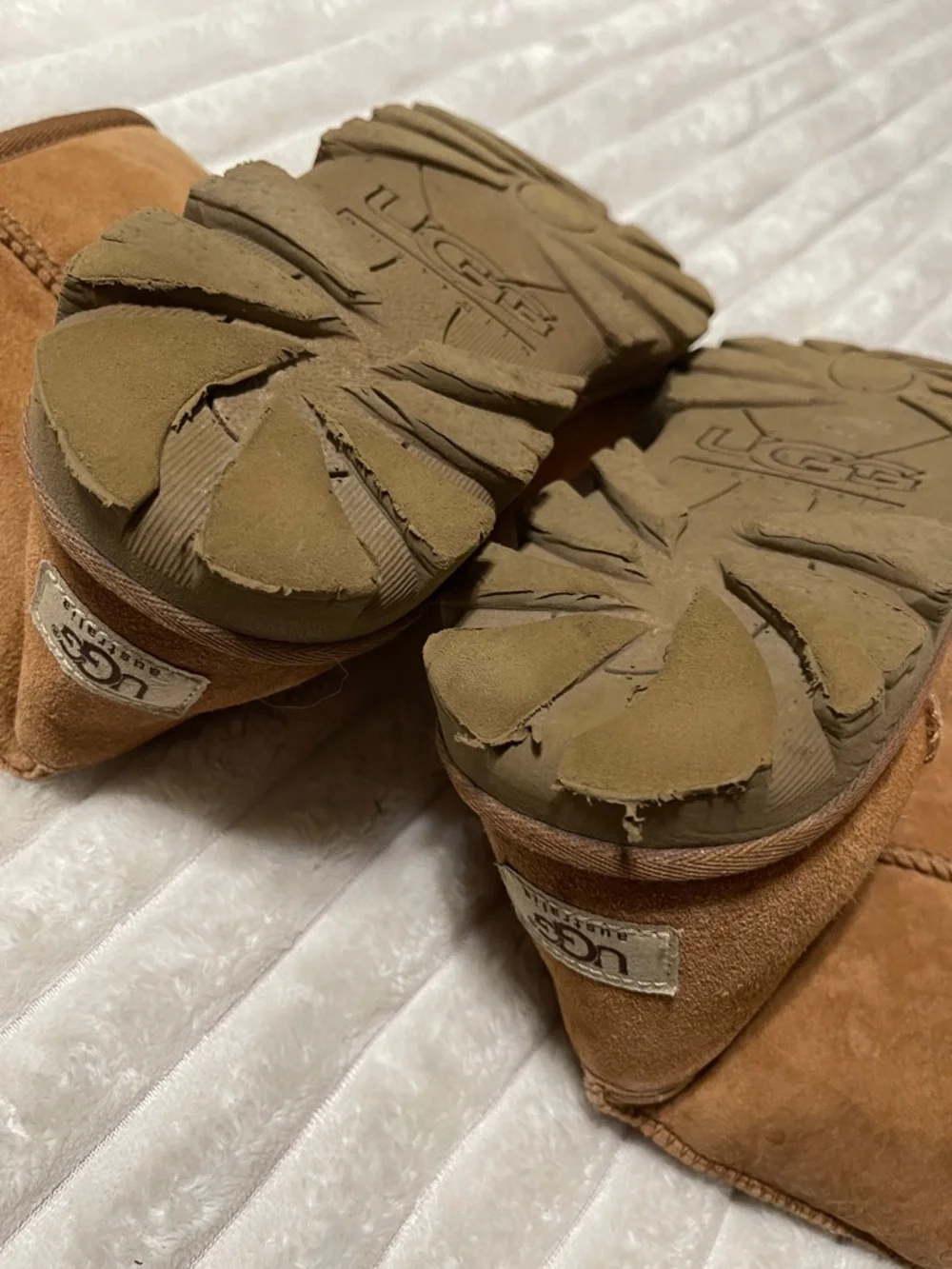 UGG Essential Short Classic Boot | Size 10